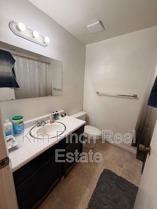 Building Photo - 735 S Stubbs Ave