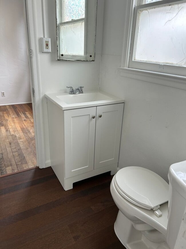 Building Photo - 2 Br 1 Ba available Now