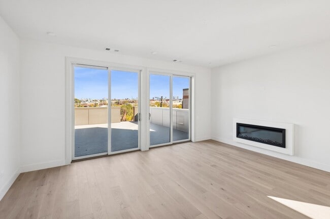 Building Photo - 2323 N Lister Ave