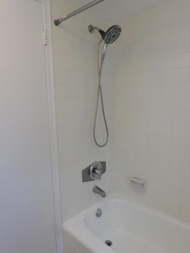 Building Photo - 640 SE 2nd Ave