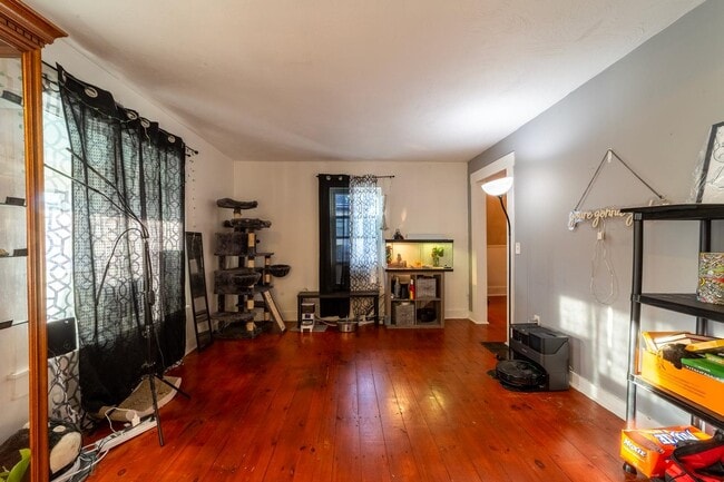 Building Photo - 66 Lyford St