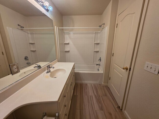 Building Photo - 4 bedroom in north Turlock!