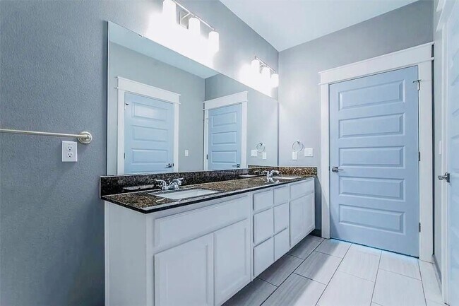 Building Photo - 200 Maple Ln