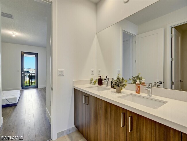 Building Photo - 5126 Panella Ave