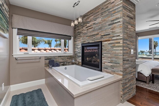 Building Photo - Prestigious Ocean View Retreat – Fully Rem...