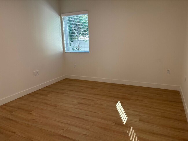 Building Photo - 11248 Lull St