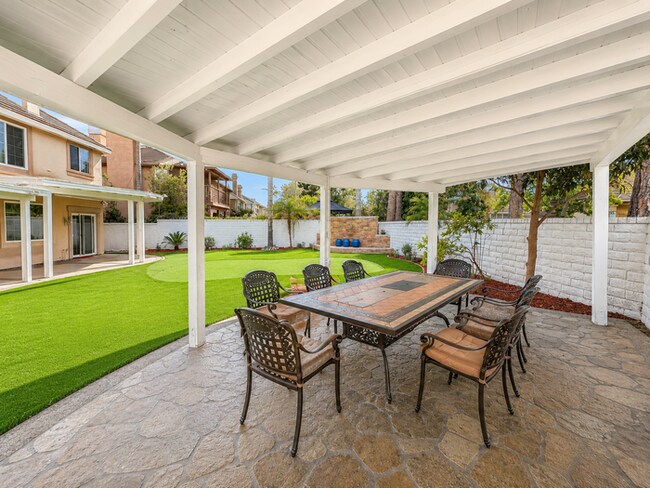 Building Photo - Furnished 4BR + Office | Putting Green Yard