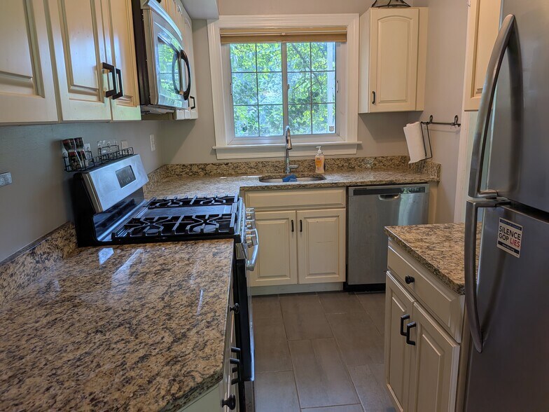 renovated kitchen - 3102 Valley Dr