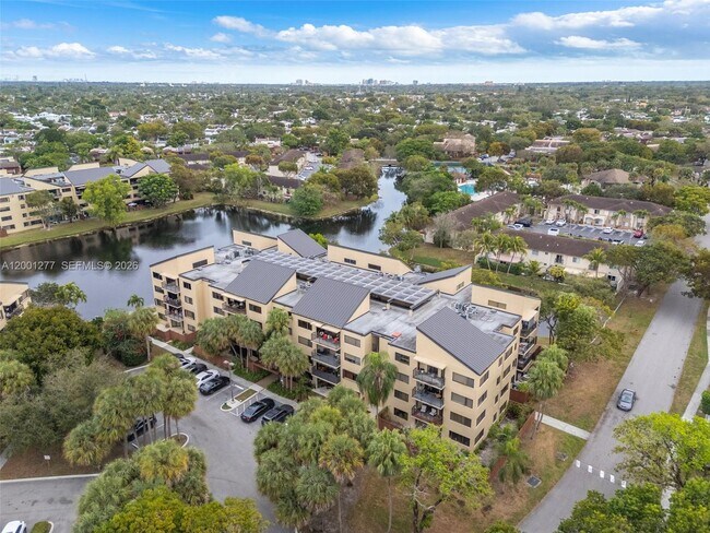 Building Photo - 6701 SW 116th Ct