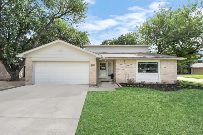 Building Photo - 1902 Kings Arms Way