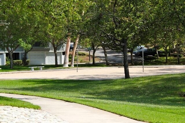 Building Photo - COMING SOON - 3 bed, 2 bath Townhouse with attached 2 car garage ready to move in!!