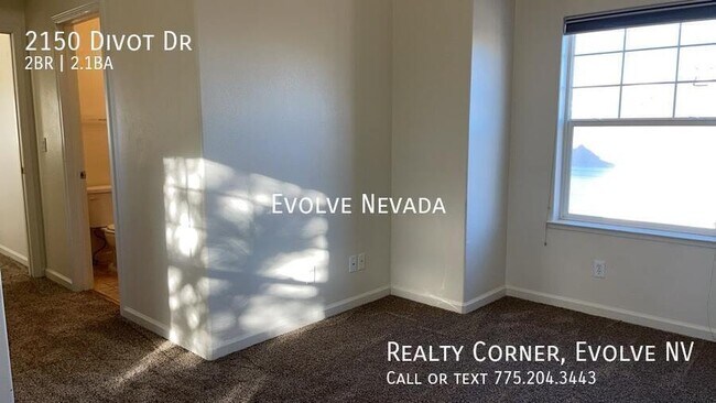 Building Photo - 2150 Divot Dr