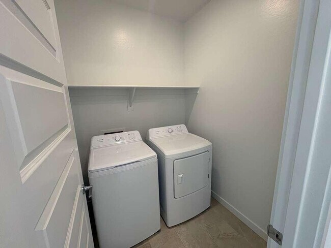 Building Photo - 4738 E Kenneth Ln