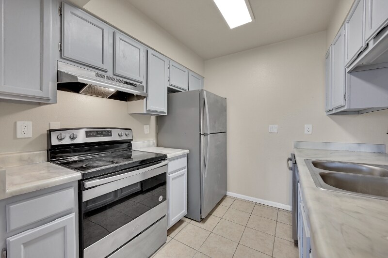 Building Photo - 539 Wright St