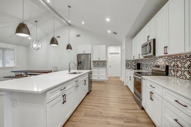 Building Photo - 6509 Shady Ln