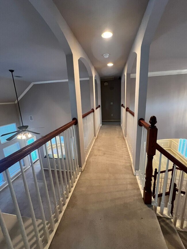 Building Photo - Custom Goodman home in Crimson Ridge w Pool!