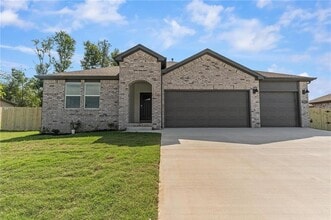 Building Photo - 981 PEBBLE Dr