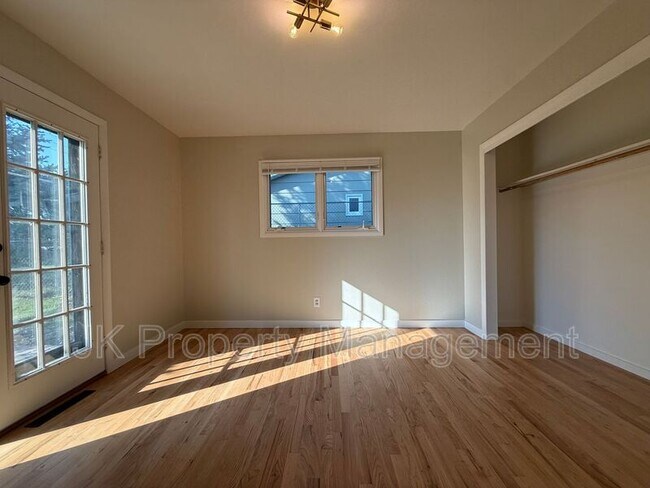 Building Photo - 719 47th St S