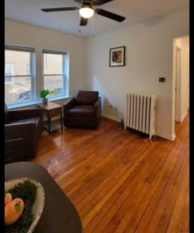 Building Photo - 681 W Wrightwood Ave