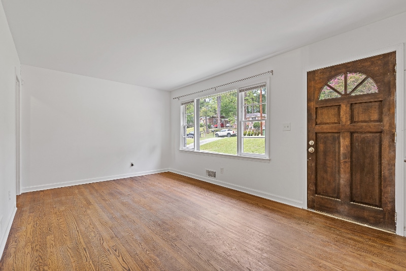 Building Photo - 1982 Rena Cir SW