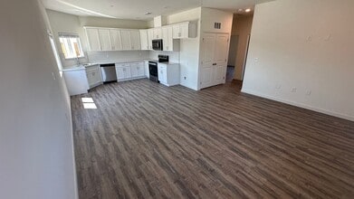 Building Photo - Coyote Run Duplexes 6000