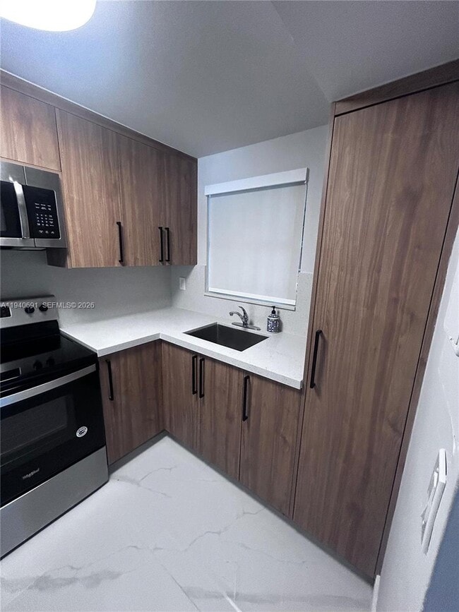 Building Photo - 3820 W 9th Way