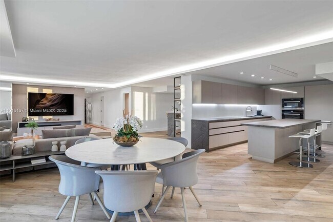 Building Photo - 2301 Collins Ave