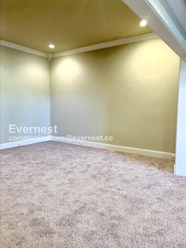 Building Photo - 9558 Hampton Reserve Dr
