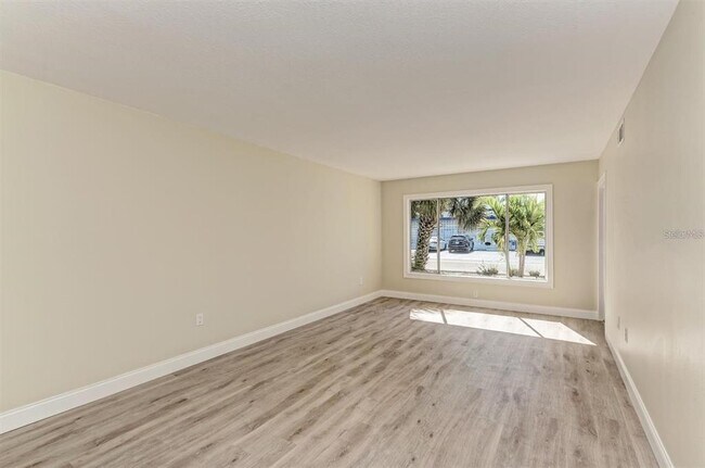 Building Photo - 129 Tyler Dr