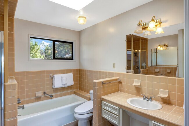 Building Photo - 22533 Majestic Dr