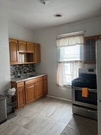 Building Photo - 836 Maplewood Ave