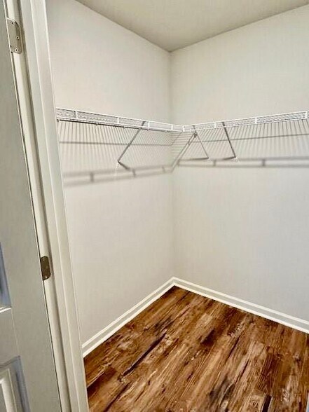 Building Photo - 778 Woodstock Grove Dr