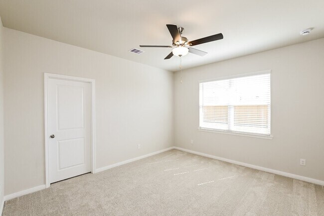 Building Photo - 420 Mustang Trot Dr