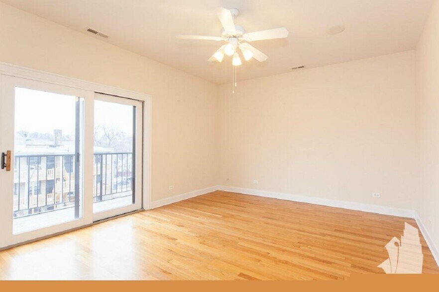 Building Photo - 3829 N Southport Ave