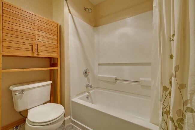 Building Photo - Downtown Mountain View l Stylish Home