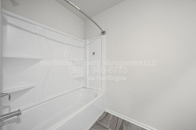 Building Photo - 808 Gable Oak Ln