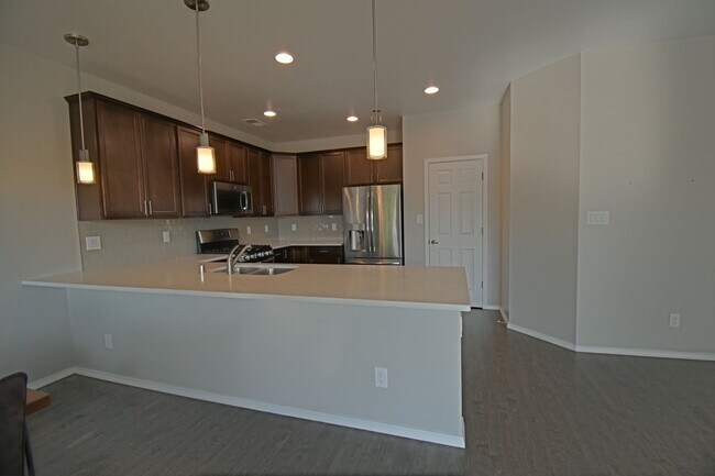 Building Photo - Mountain View, Two Car Garage 3bd/3ba Avai...