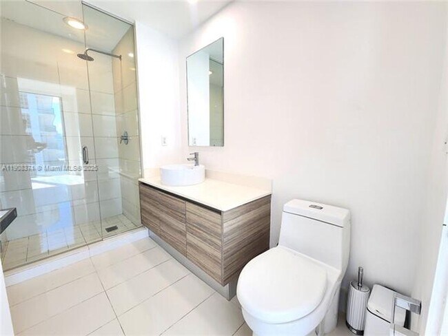 Building Photo - 121 NE 34th St