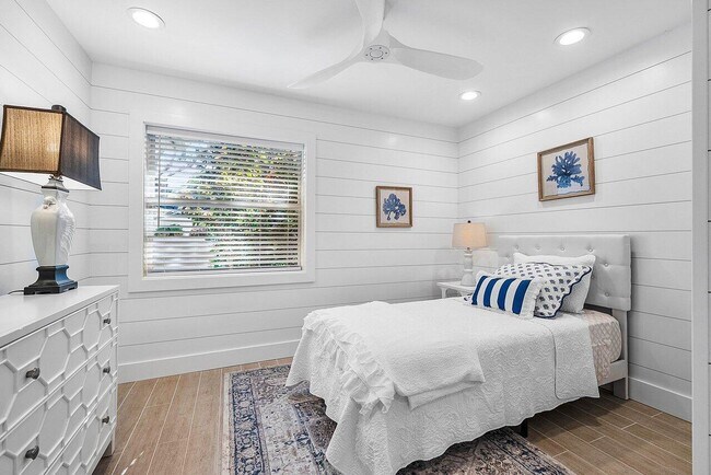 Building Photo - 18 Bristol Ln