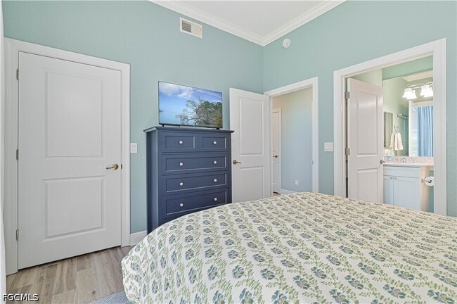 Building Photo - 5000 Royal Shores Dr