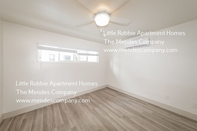 Building Photo - 1272 1/2 Robinson Ave