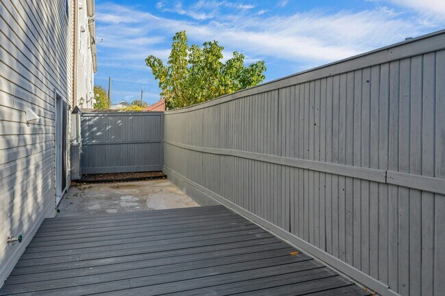 Building Photo - 187 West Ave