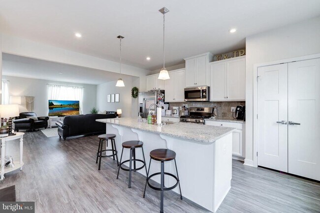 Building Photo - 105 Burkwood Ter