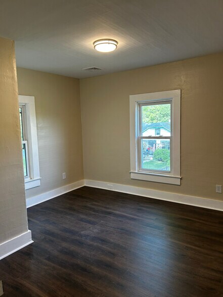 Building Photo - 417 Waverly Ave