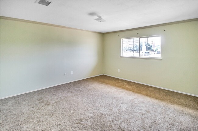 Building Photo - 821 S Ripple Creek Dr