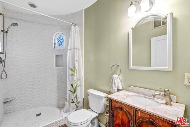 Building Photo - 212 3rd Ave