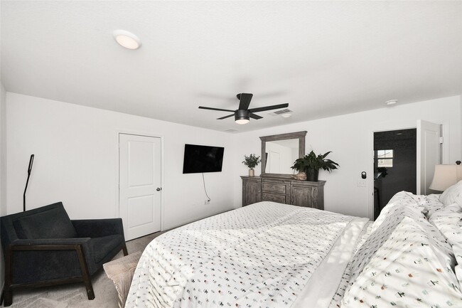 Building Photo - 25928 Chicory Dr