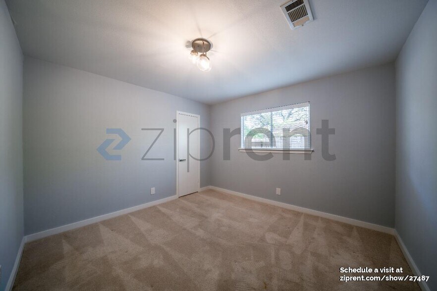 Building Photo - Unit A