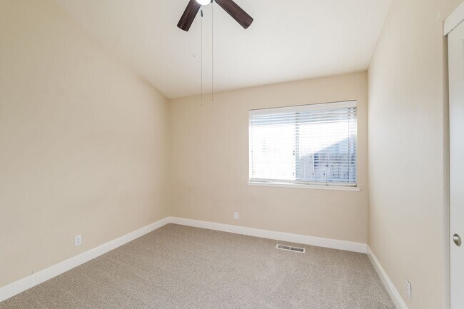 Building Photo - PURE Property Management Presents: Well-maintained 3-bedroom, 2-bath home in Cloverdale!