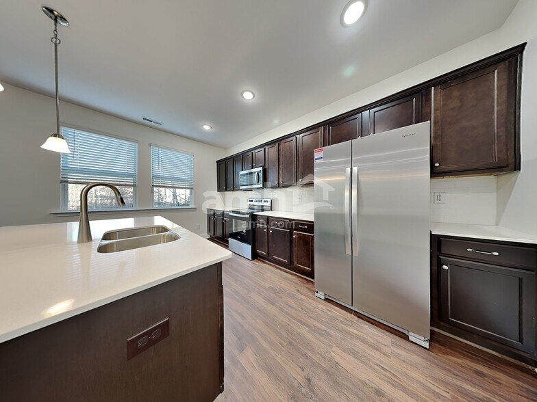 Building Photo - 12204 Golden Farm Ln